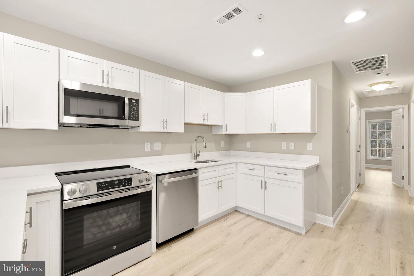 1753 W St Se #c Property Photo 7