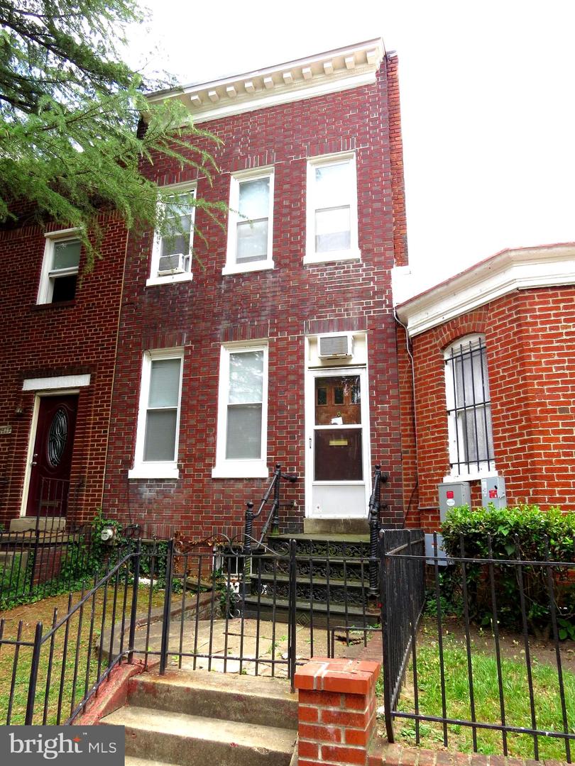 1115 G St Ne Property Photo 1
