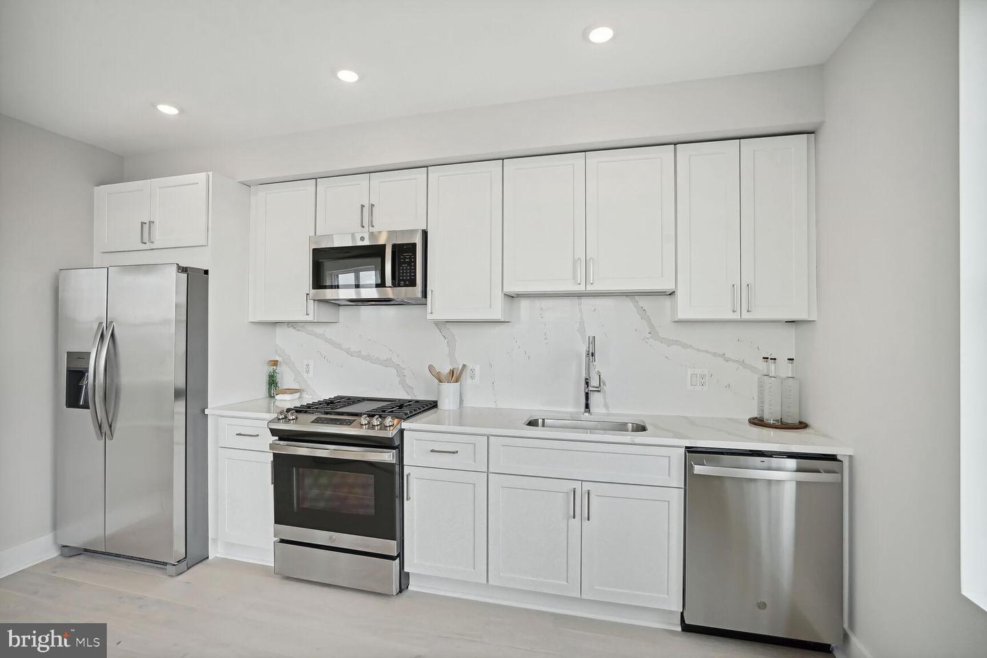 901 19th St Ne #ph2 Property Photo 10