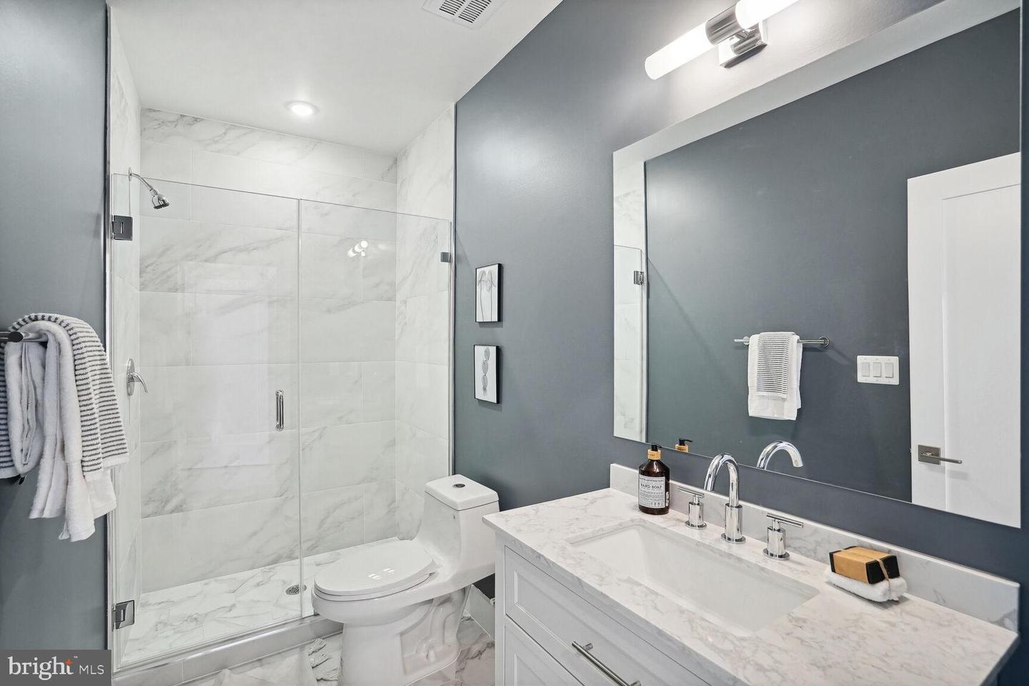 901 19th St Ne #ph2 Property Photo 22