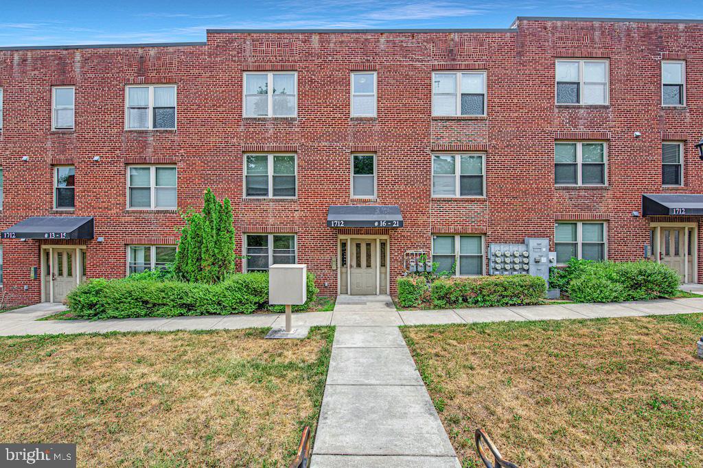 1712 W St Se #17 Property Photo 1