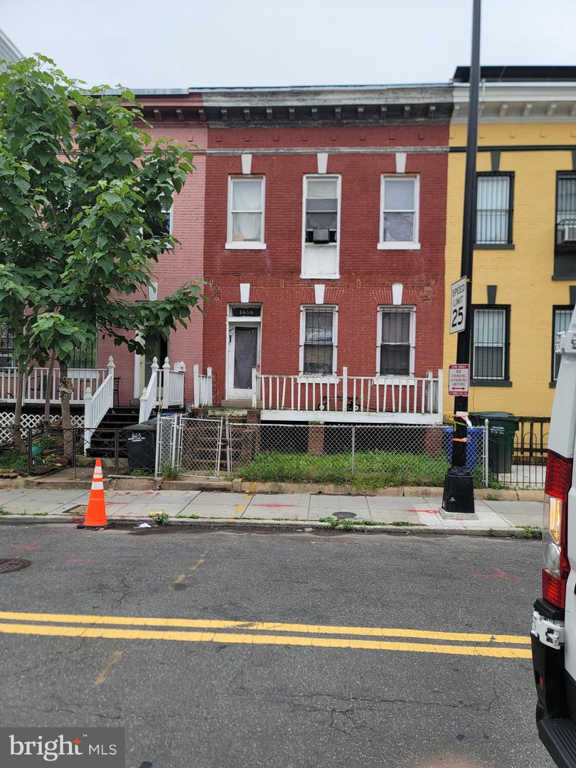 1414 Newton St Nw Property Photo 1