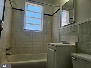 1107 48th Pl Ne Property Photo 6