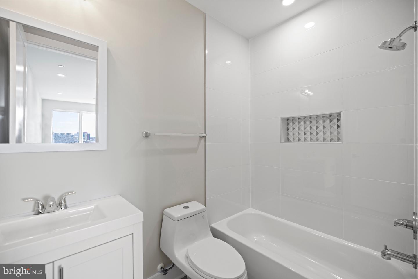 824 18th St Ne #12 Property Photo 6