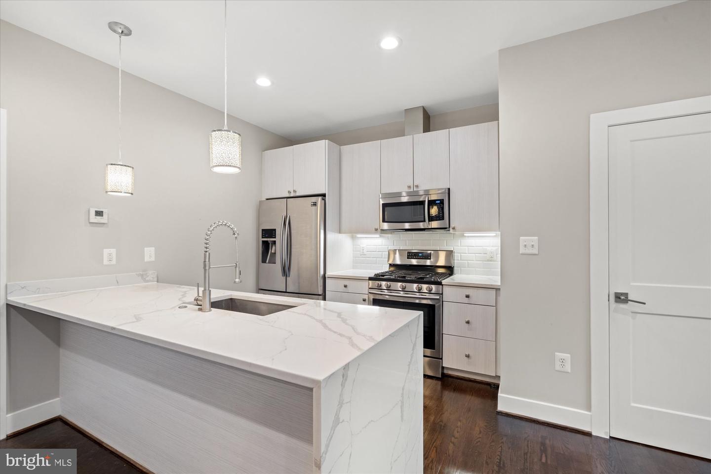 37 Missouri Ave Nw #12 Property Photo 8