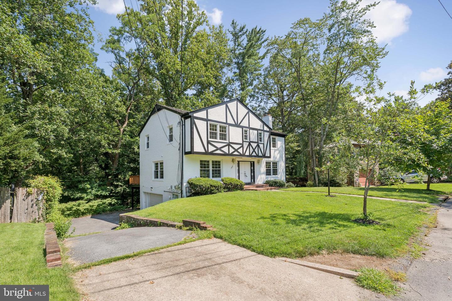 2827 Ellicott St Nw Property Photo 2