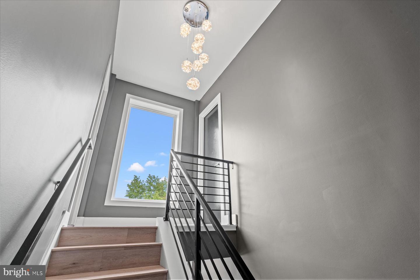 1215 Holbrook Ter Ne #3 Property Photo 3