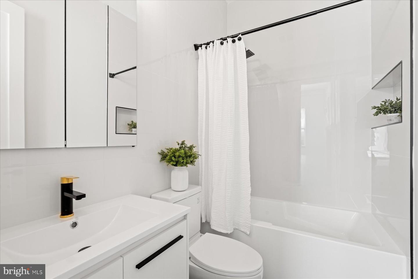1215 Holbrook Ter Ne #3 Property Photo 34