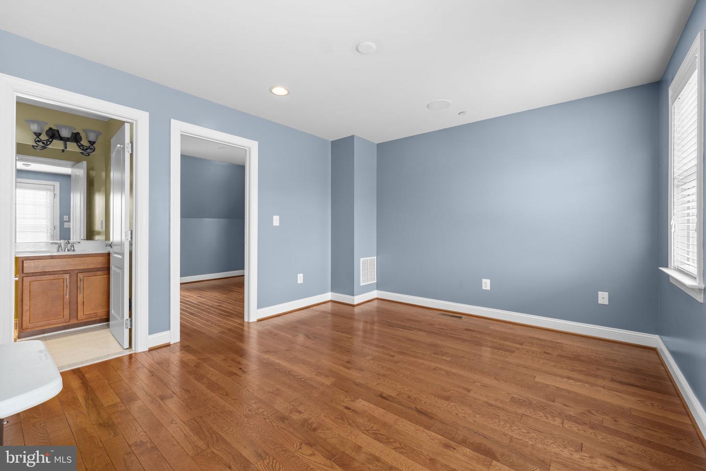 6109 Solent Pl Ne Property Photo 28