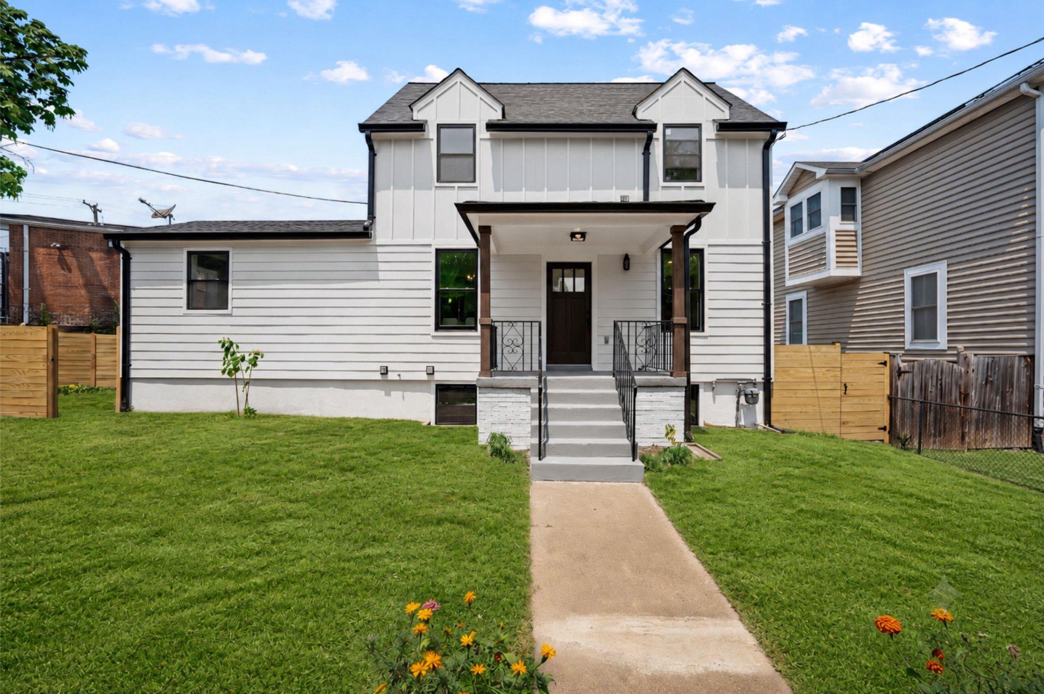 3110 Newton St Ne Property Photo 2