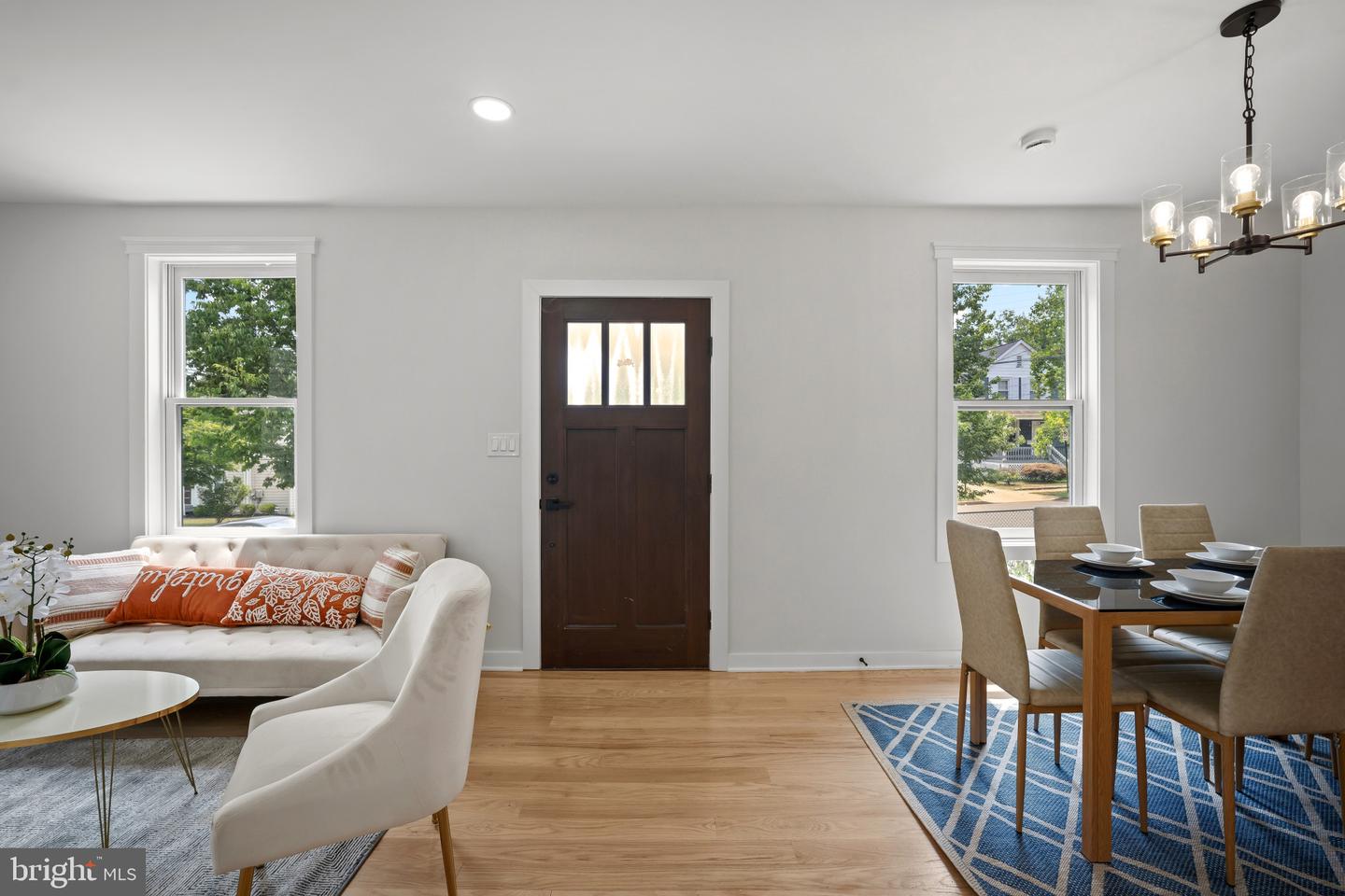 3110 Newton St Ne Property Photo 4