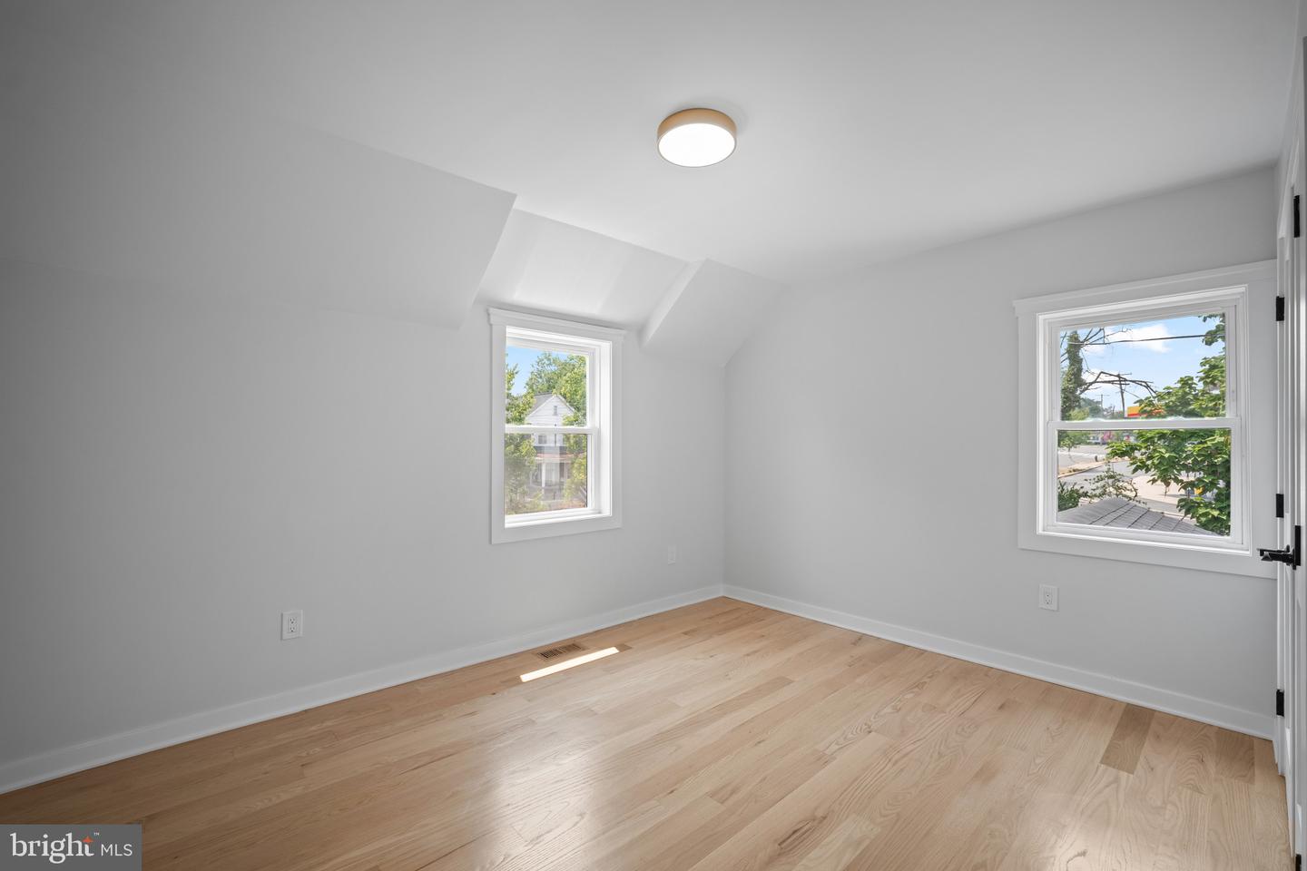 3110 Newton St Ne Property Photo 25