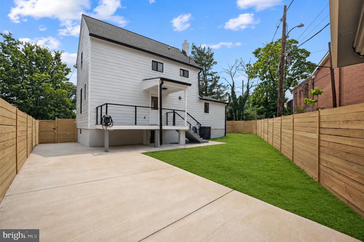 3110 Newton St Ne Property Photo 44