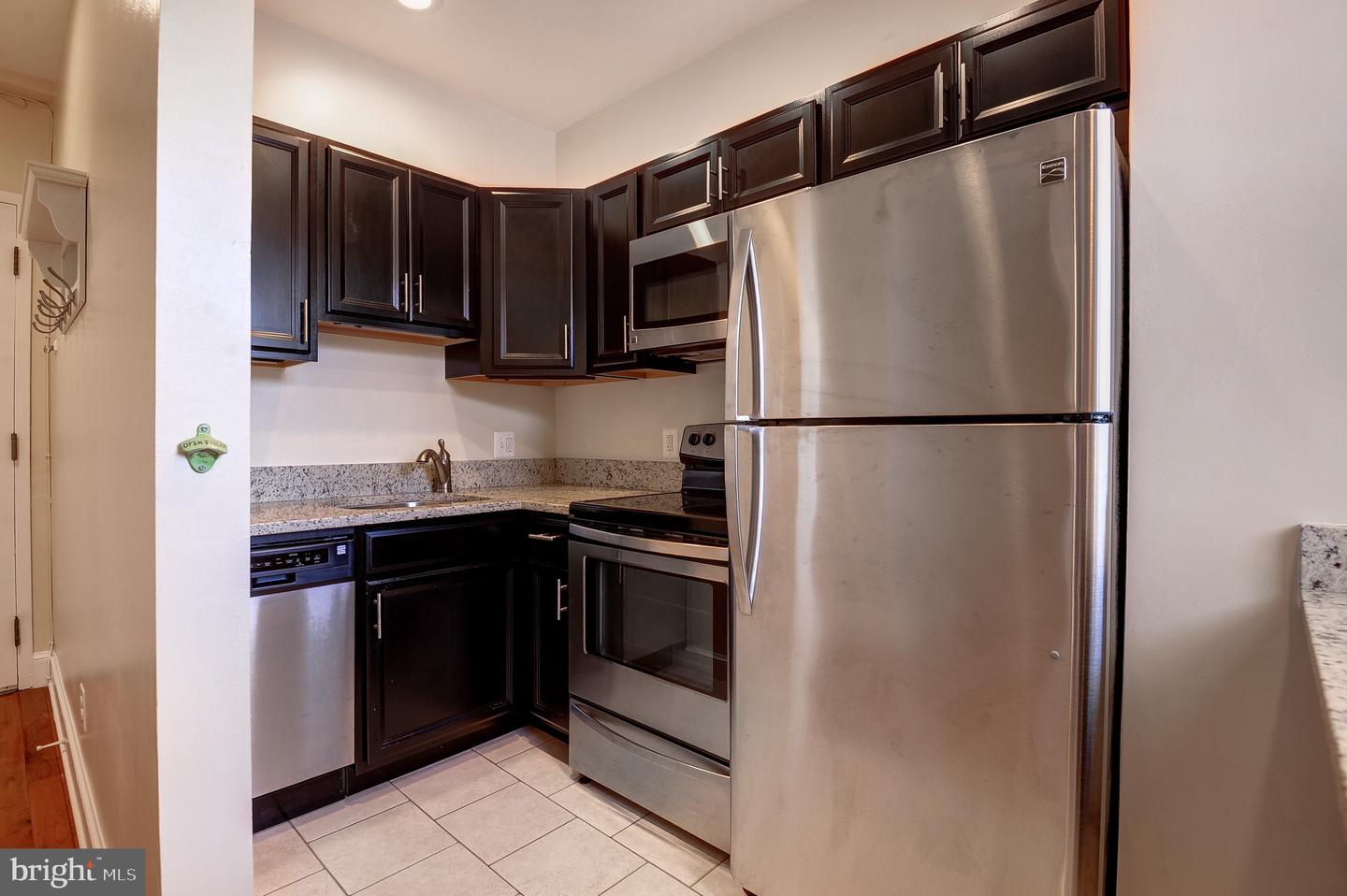 637 3rd St Ne #305 Property Photo 4