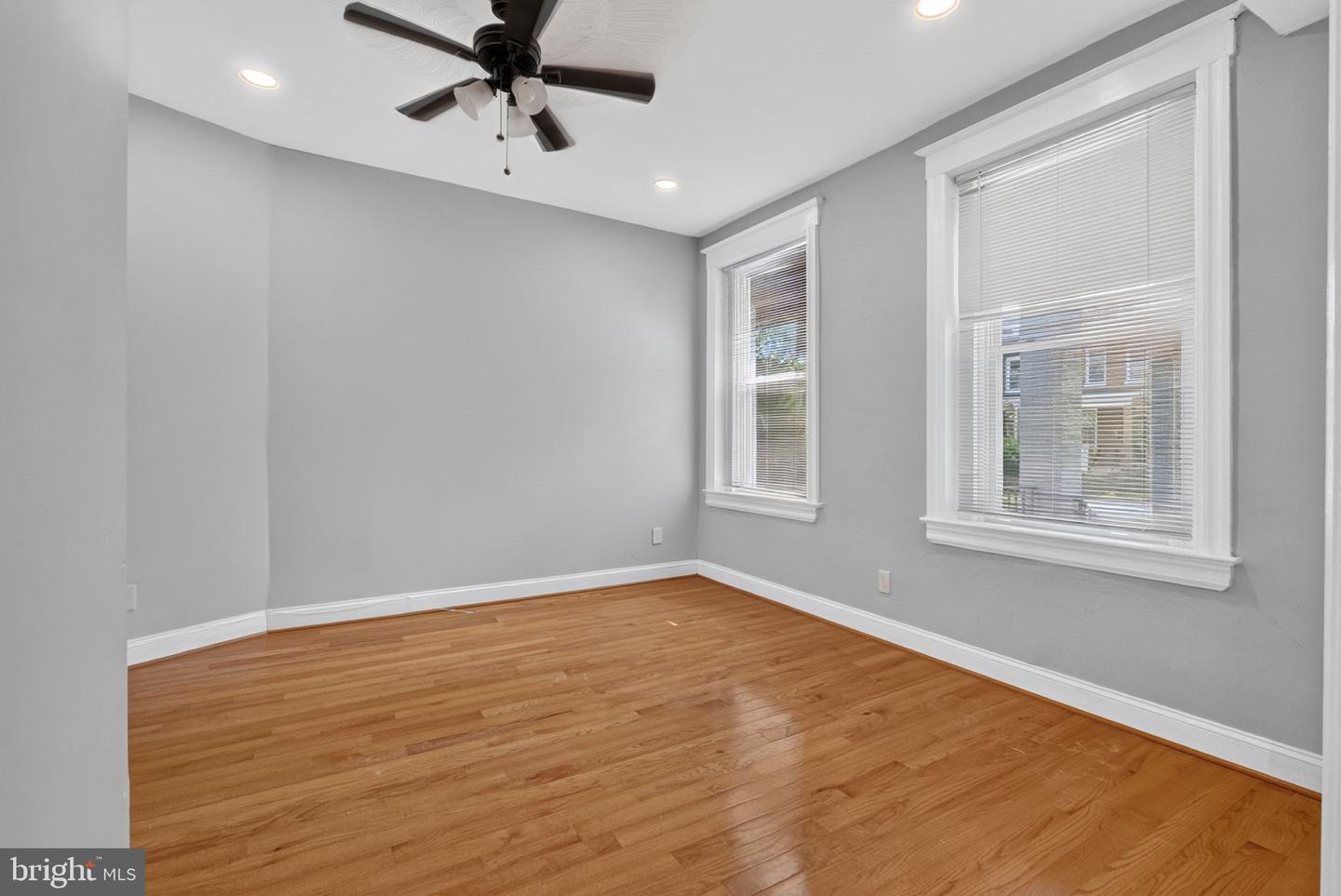 635 Kenyon St Nw #unit A (upper Unit) Property Photo 8