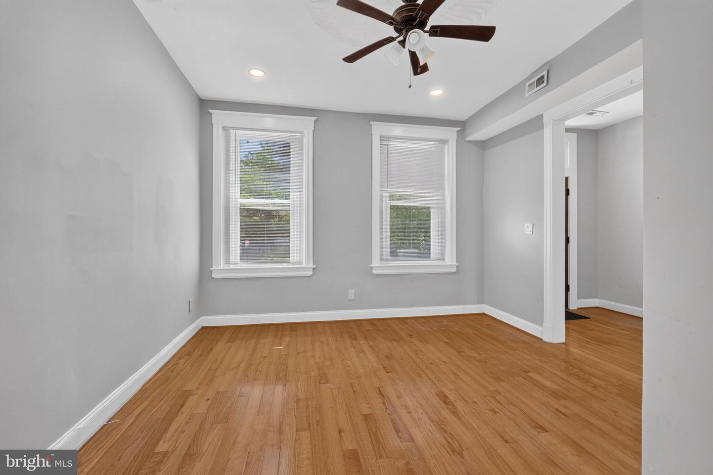 635 Kenyon St Nw #unit A (upper Unit) Property Photo 9