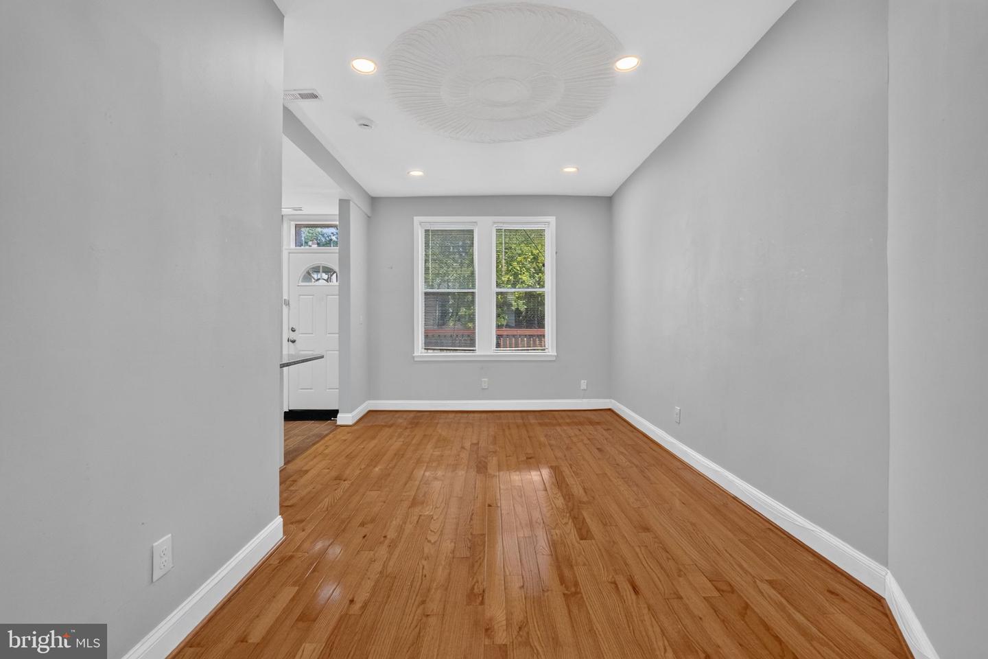 635 Kenyon St Nw #unit A (upper Unit) Property Photo 11