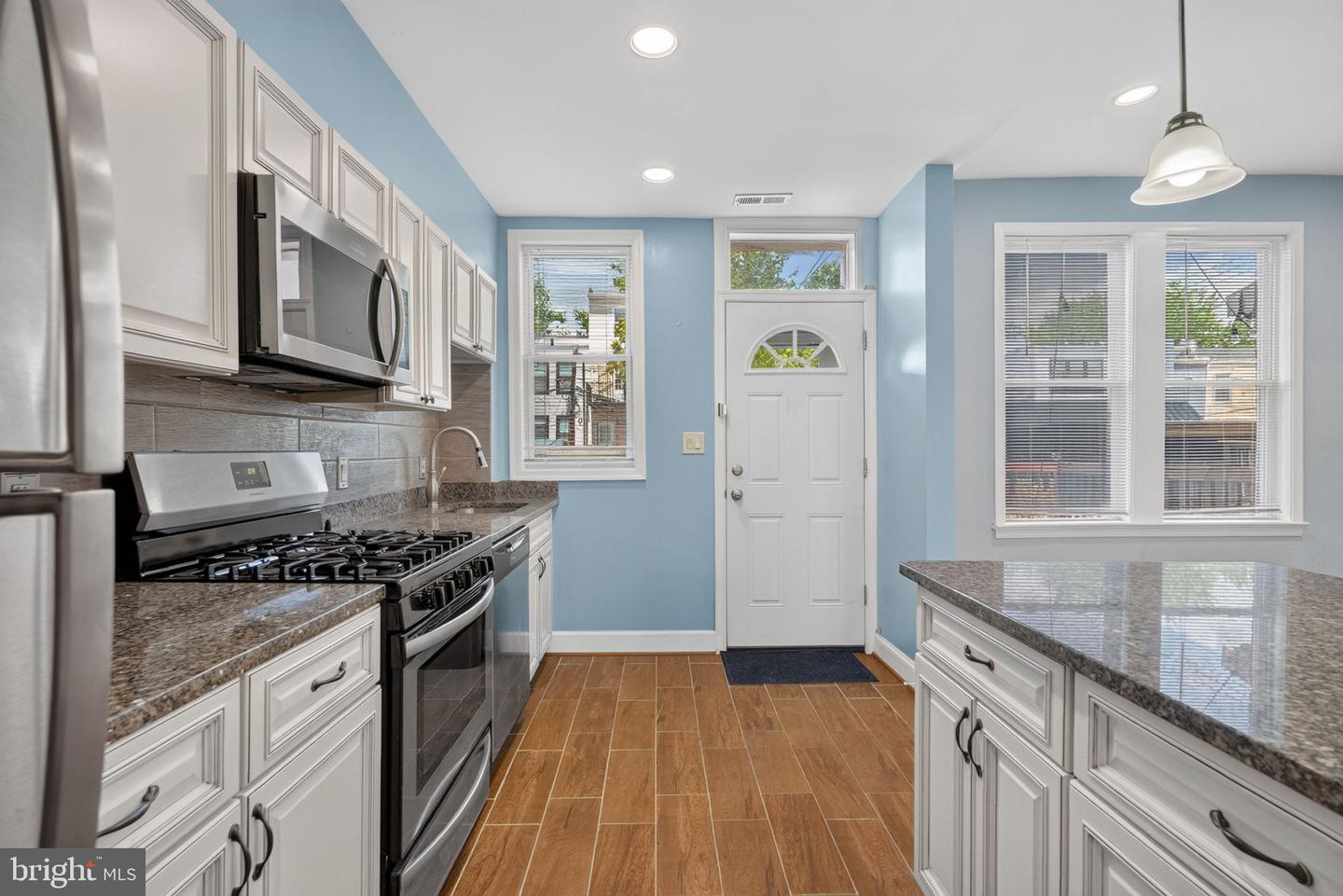 635 Kenyon St Nw #unit A (upper Unit) Property Photo 16