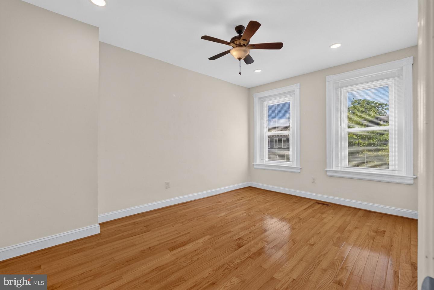 635 Kenyon St Nw #unit A (upper Unit) Property Photo 26