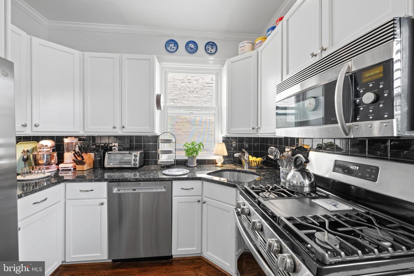 2219 Hall Pl Nw Property Photo 15