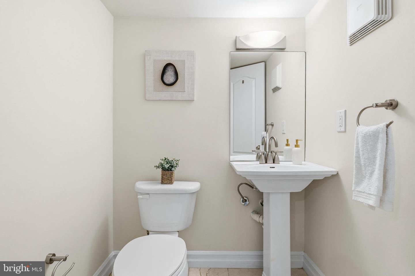 1321 Euclid St Nw #t1 Property Photo 12