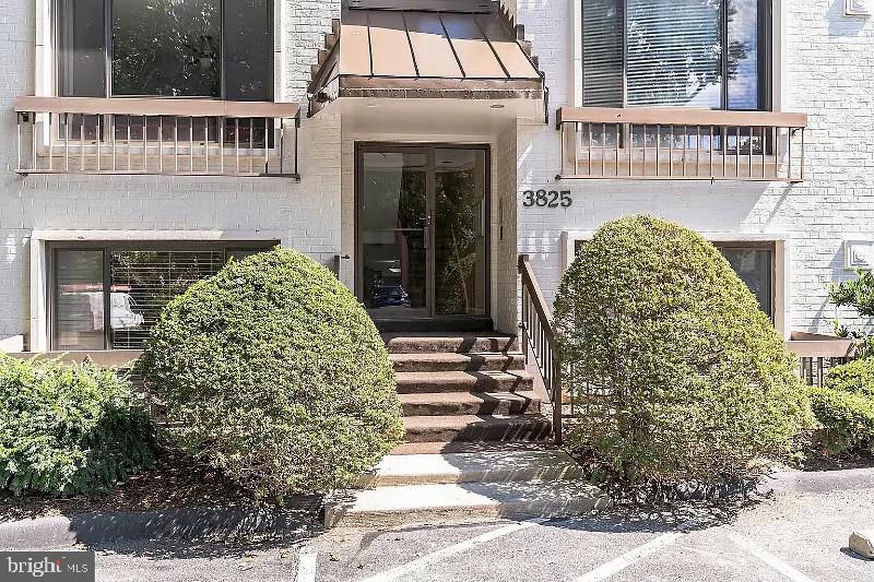 3825 Davis Pl Nw #3 Property Photo 1