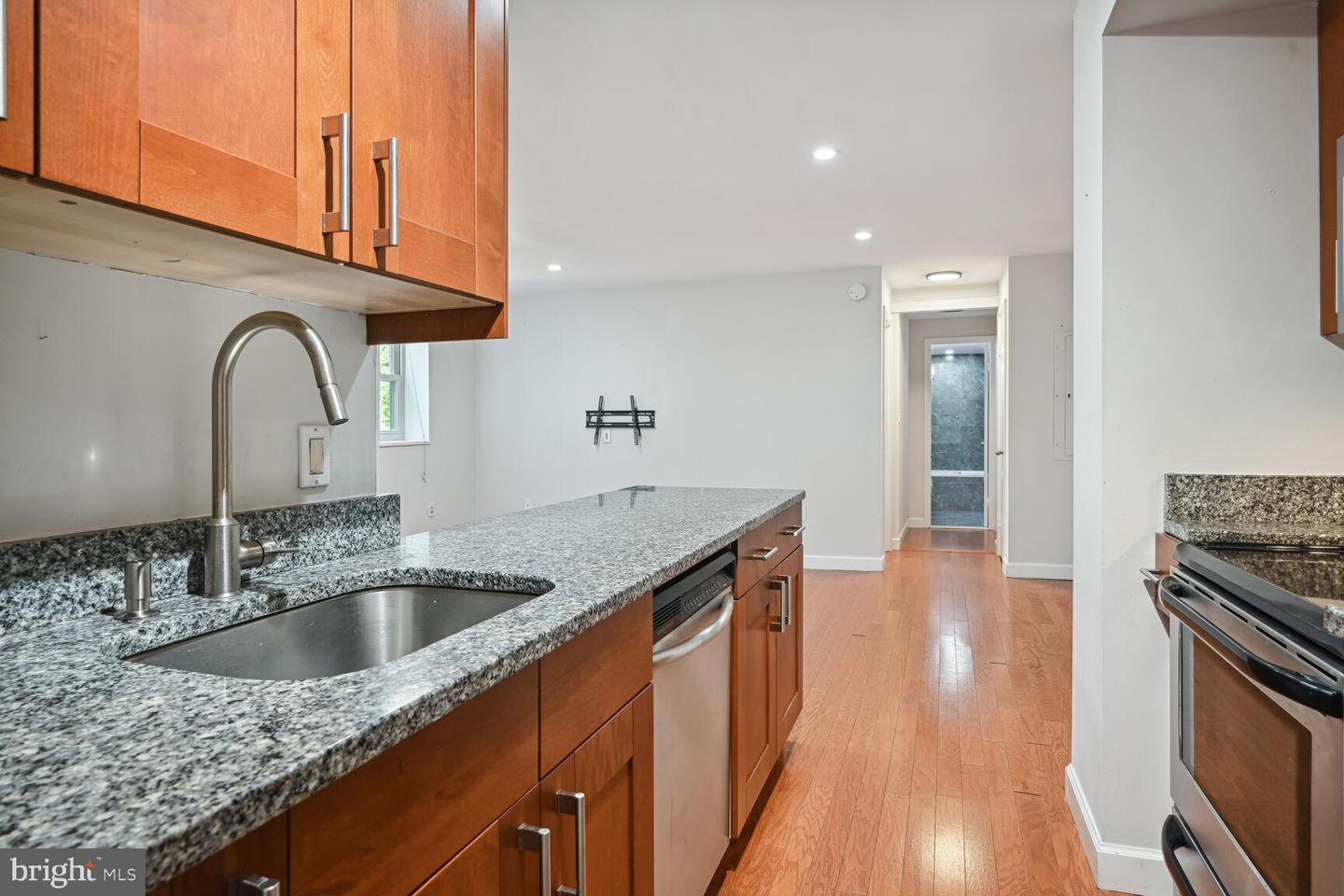 2440 16th St Nw #309 Property Photo 4