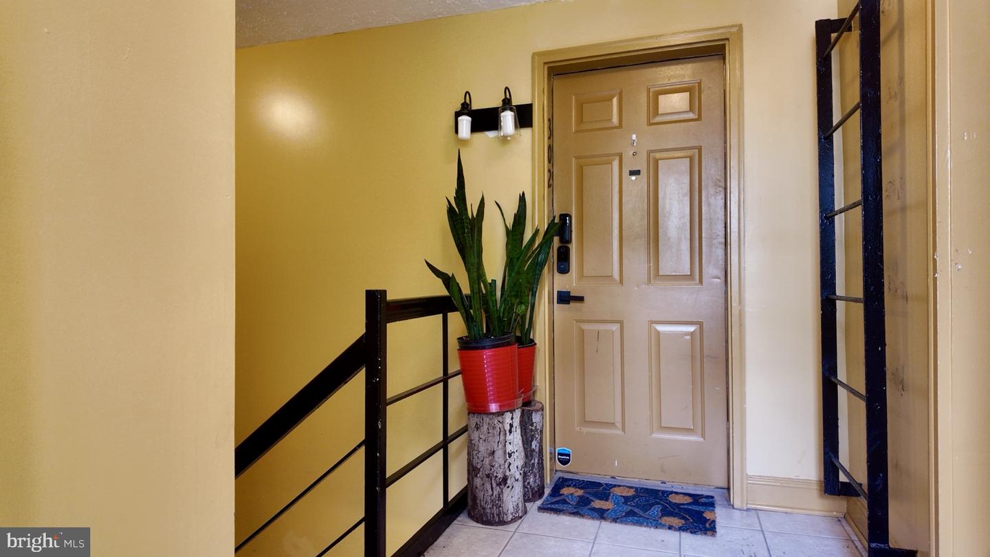 912 Barnaby St Se #302 Property Photo 4