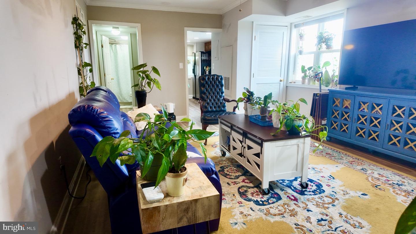 912 Barnaby St Se #302 Property Photo 5