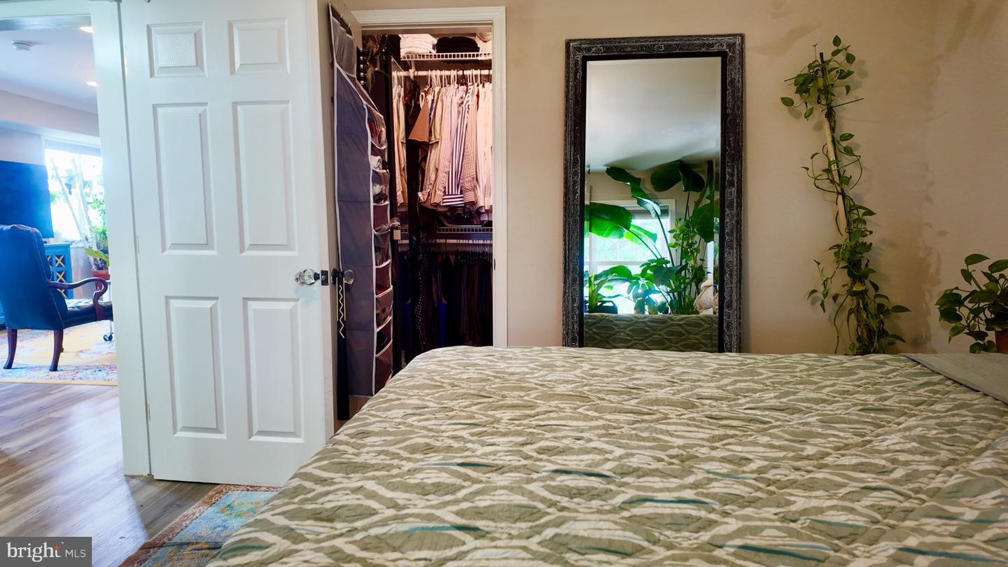 912 Barnaby St Se #302 Property Photo 20