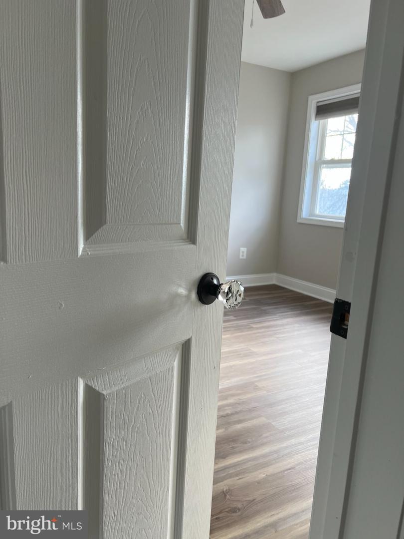 912 Barnaby St Se #302 Property Photo 28