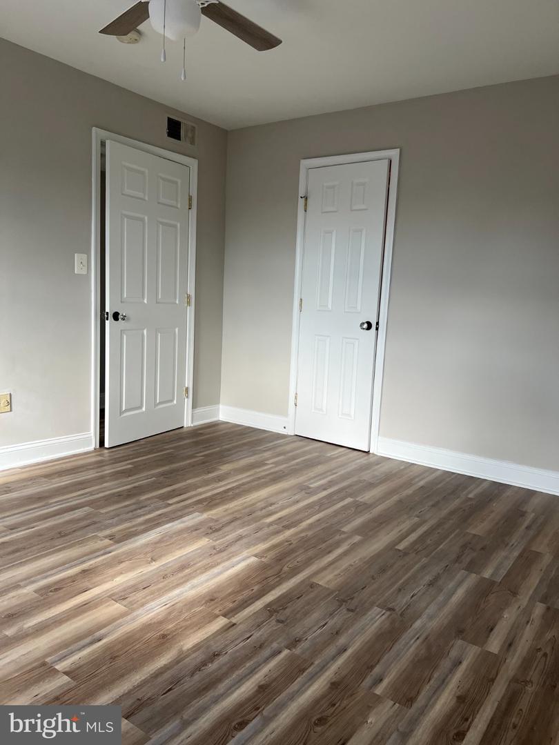 912 Barnaby St Se #302 Property Photo 31