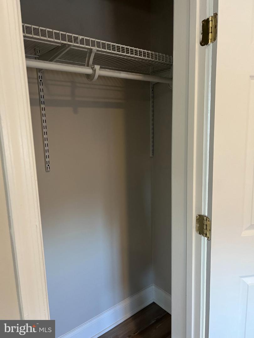 912 Barnaby St Se #302 Property Photo 32