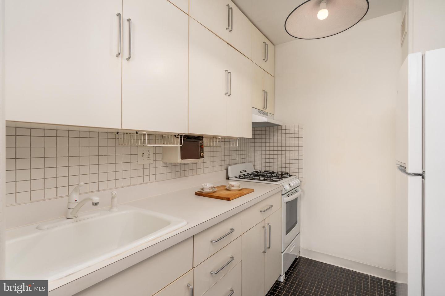 2475 Virginia Ave Nw #801/802 Property Photo 16