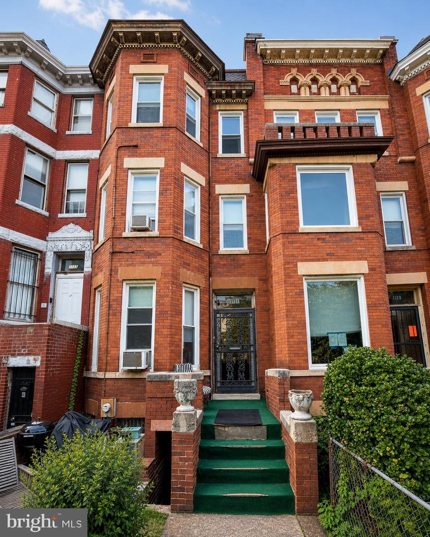 1131 Girard St Nw Property Photo 1