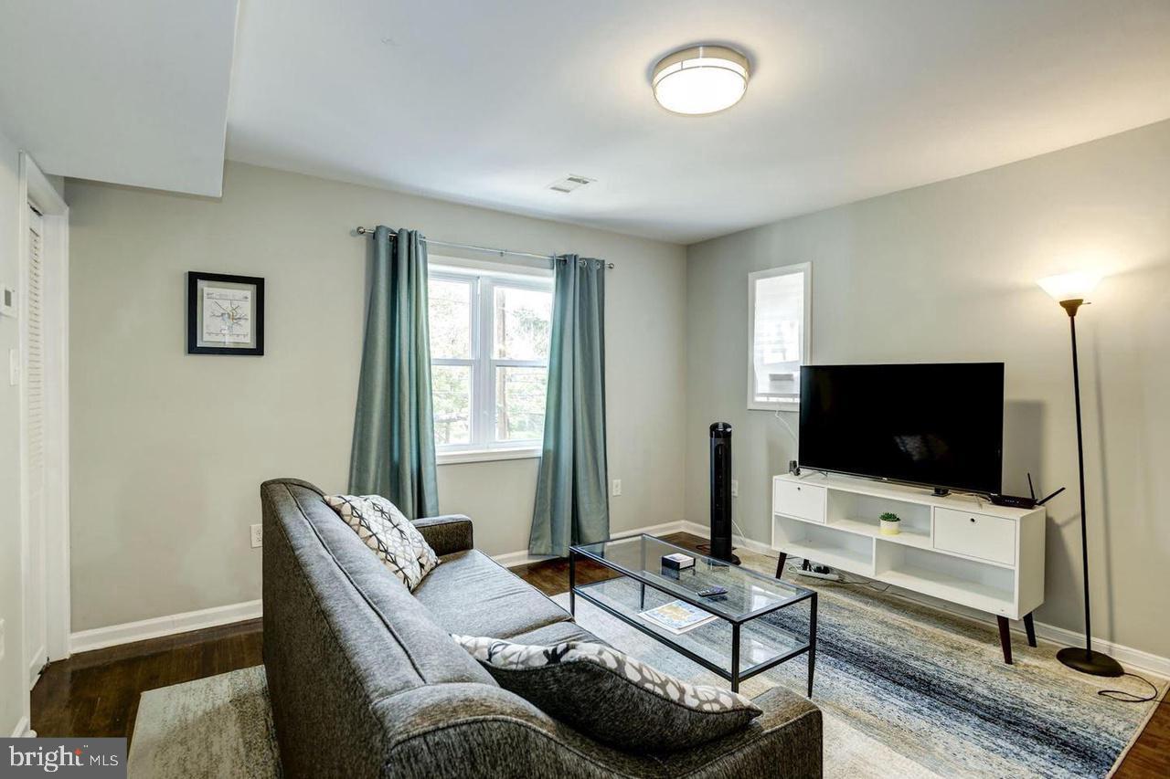 515 Oakwood St Se #2 Property Photo 3