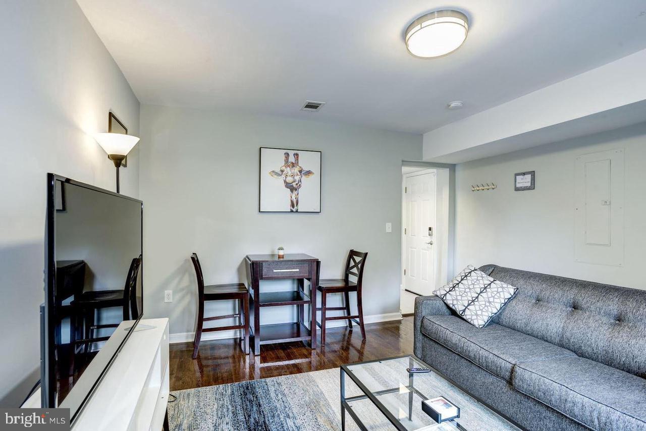 515 Oakwood St Se #2 Property Photo 4