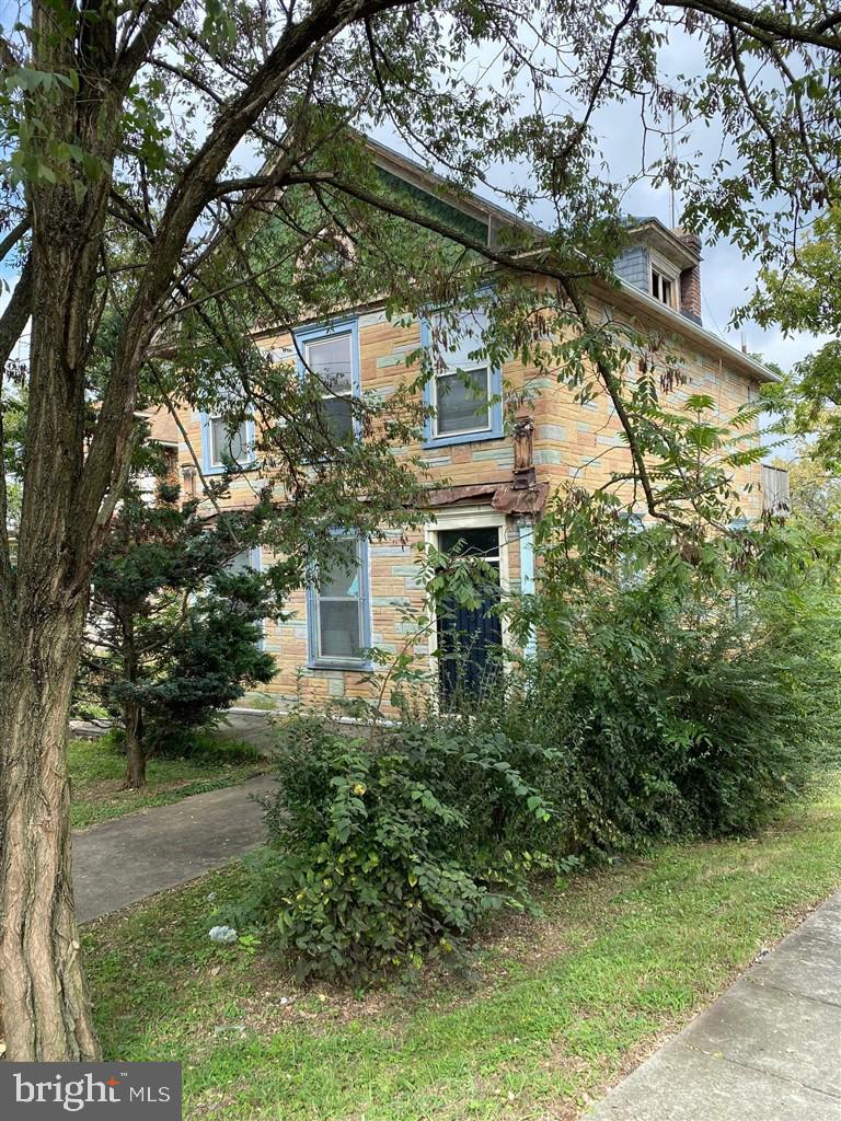 4616 Foote St Ne Property Photo 4