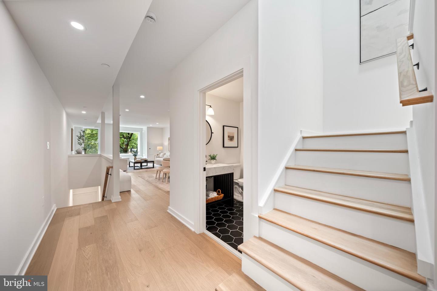 131 11th St Ne #ph Property Photo 10