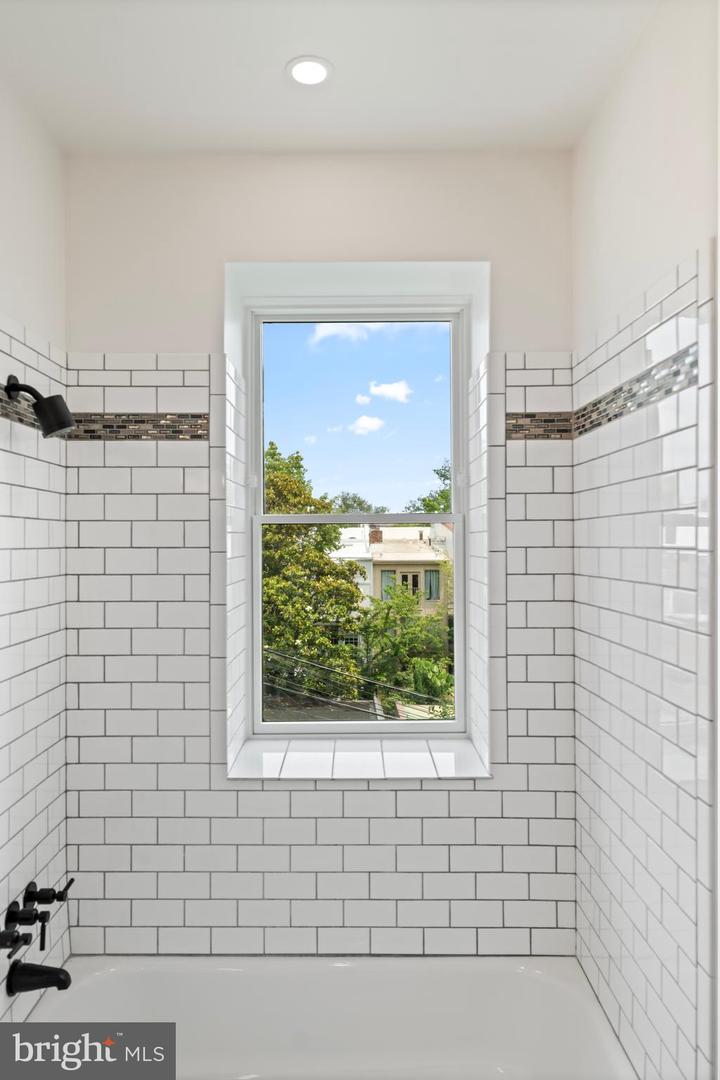 131 11th St Ne #ph Property Photo 30