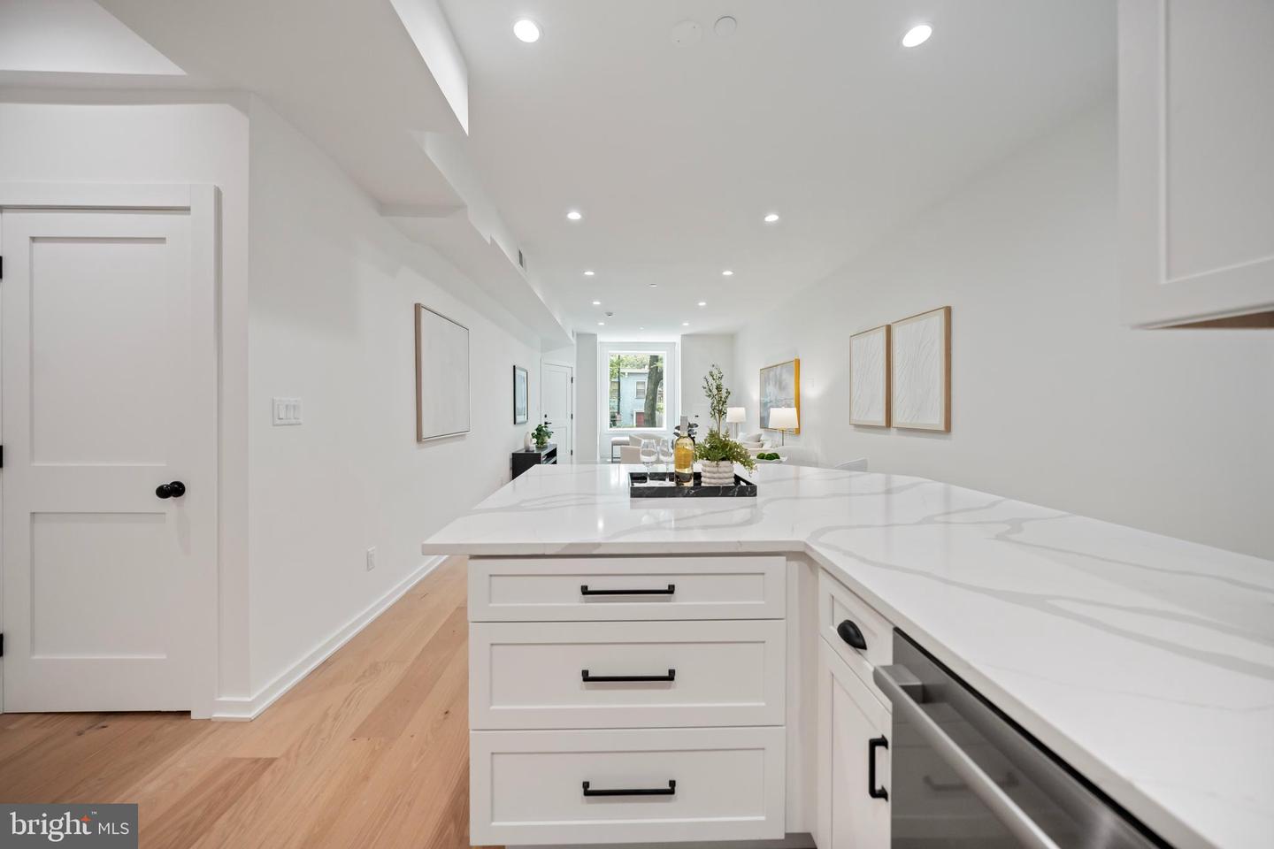 131 11th St Ne #b Property Photo 9