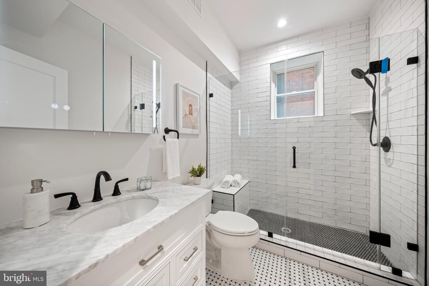 131 11th St Ne #b Property Photo 12
