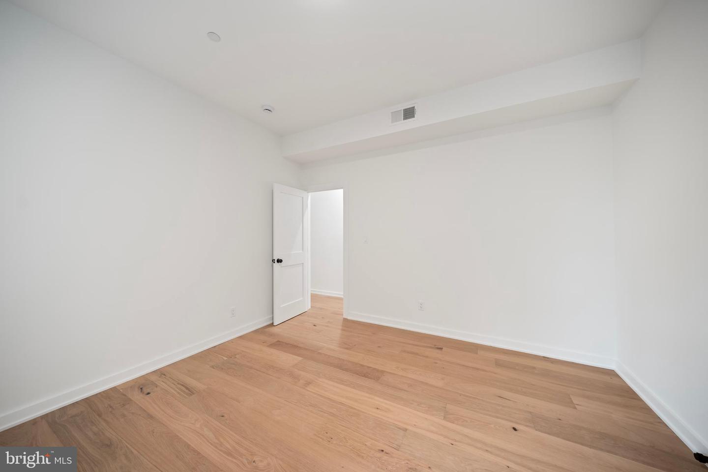131 11th St Ne #b Property Photo 15