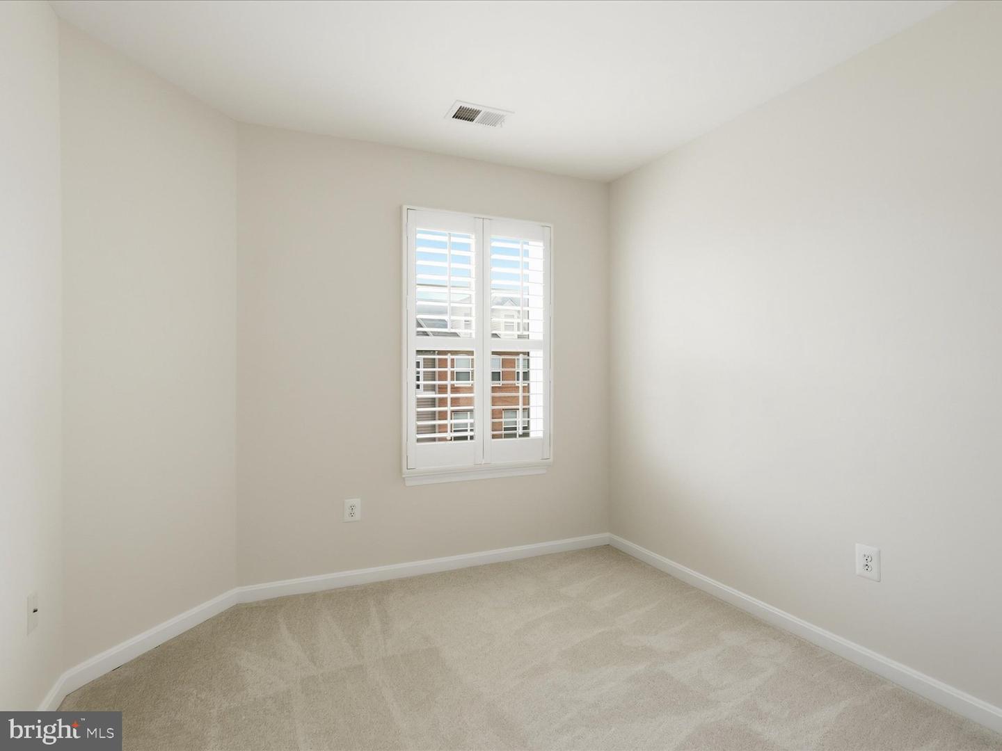 4960 6th St Ne Property Photo 23