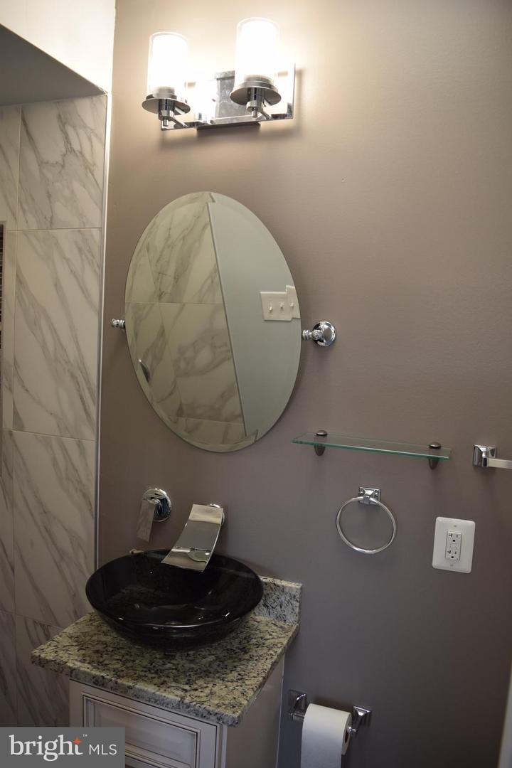 1705 Montello Ave Ne #a Property Photo 5