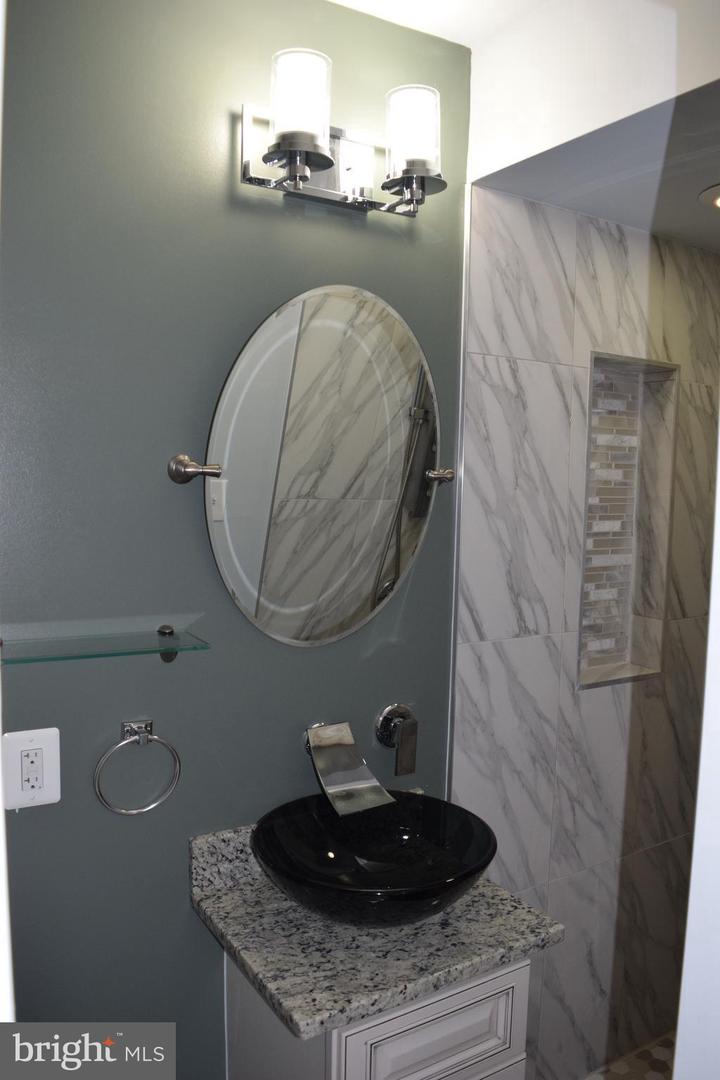 1705 Montello Ave Ne #a Property Photo 8