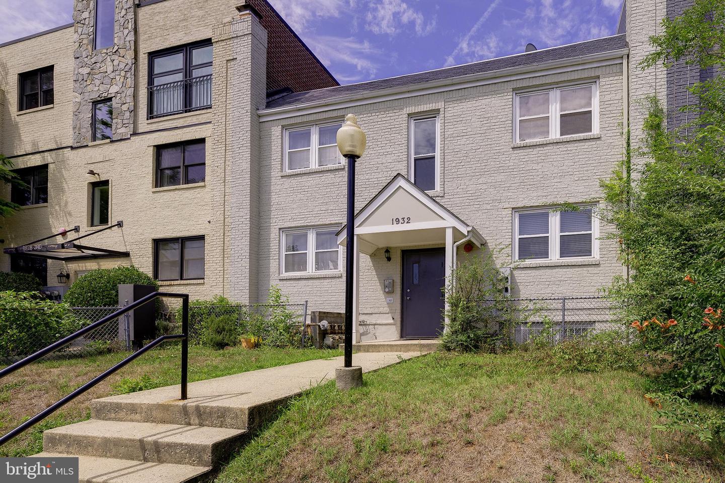 1932 3rd St Ne #102 Property Photo 5