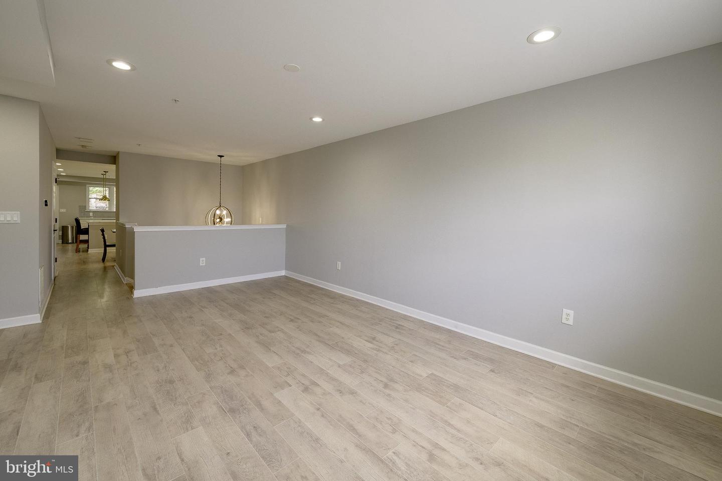 1932 3rd St Ne #102 Property Photo 6