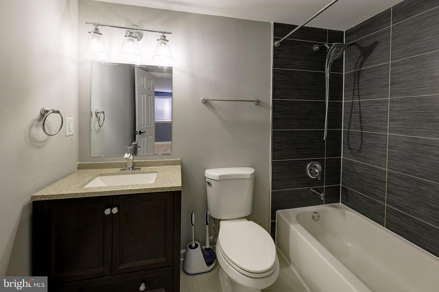 1932 3rd St Ne #102 Property Photo 35