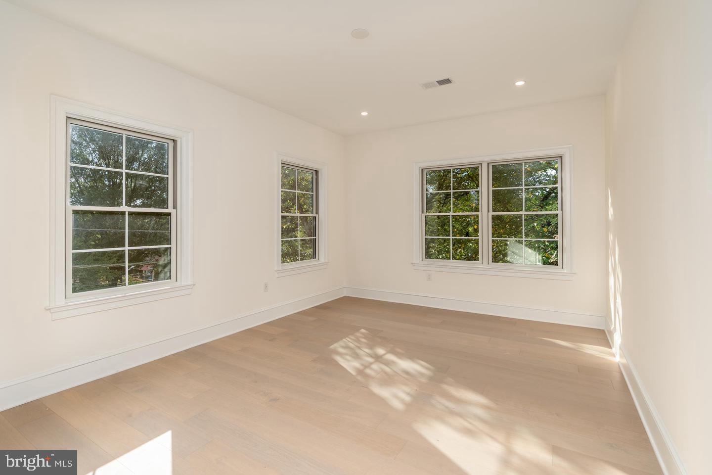 5631 Macarthur Blvd Nw Property Photo 52